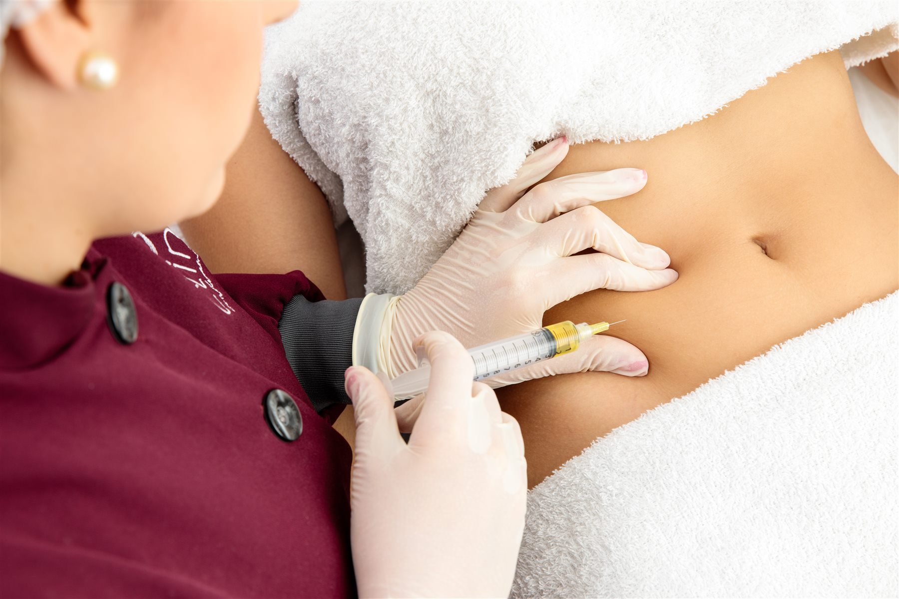 Aplicação de bioestimulador corporal na Clinic