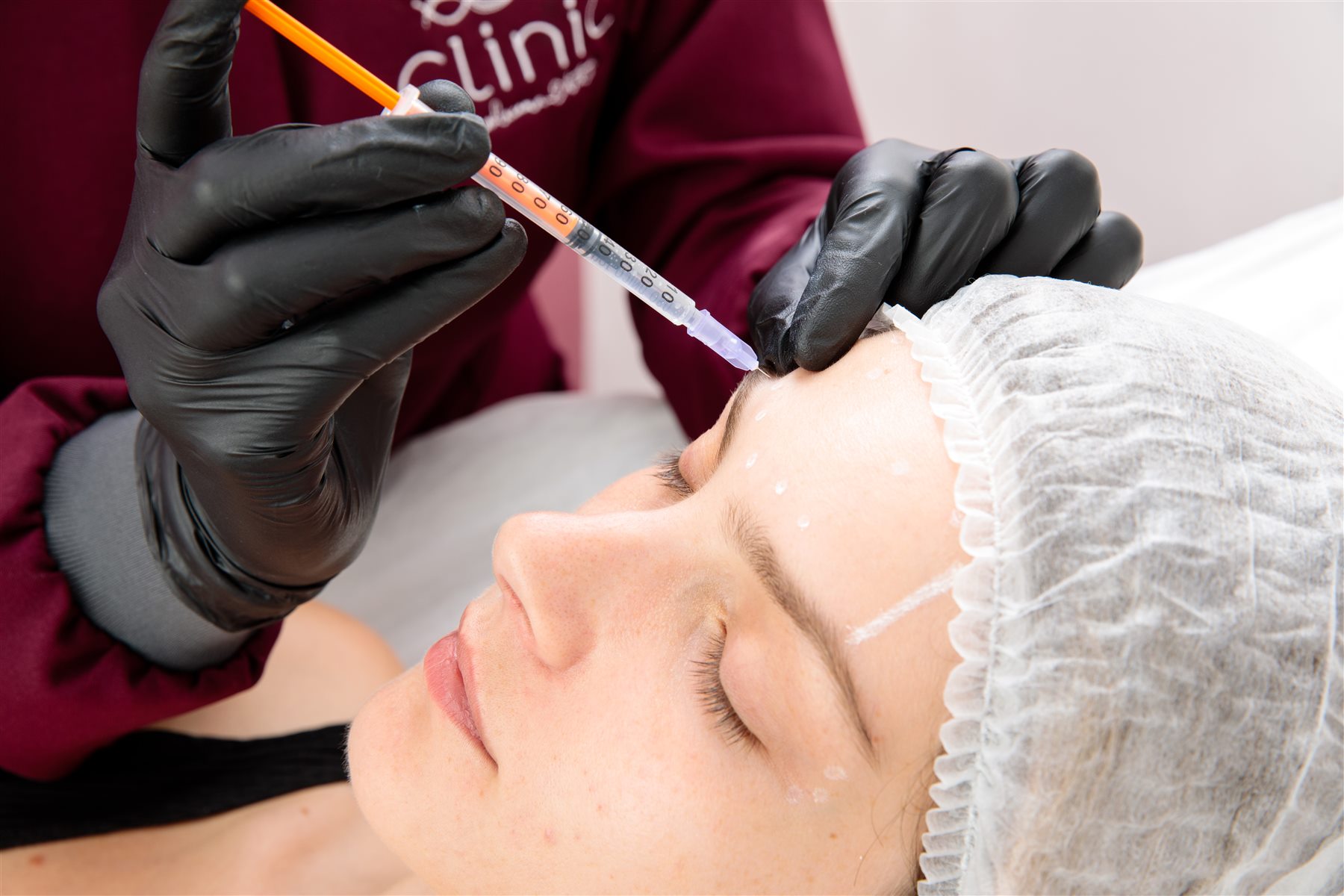 Procedimento facial realizado na Clinic